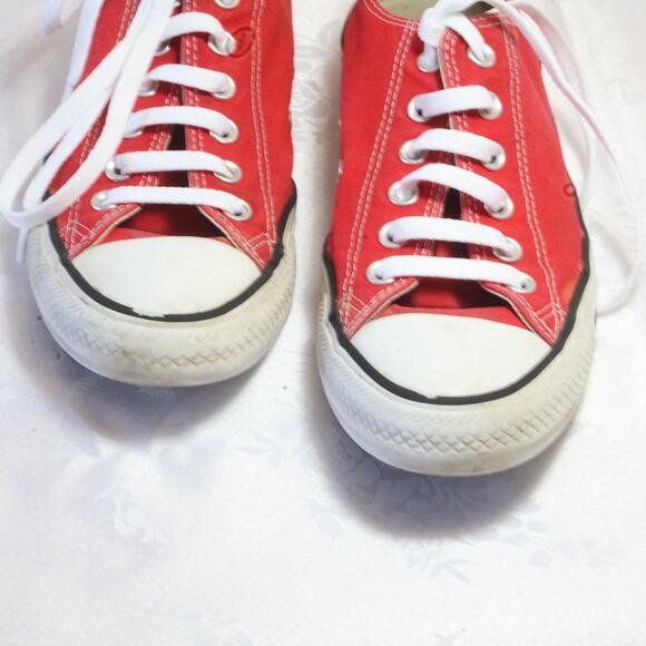 Converse Chuck Taylor All Star Low Tops – Red Men’s 7 / Women’s 9 - Picture 3 of 7